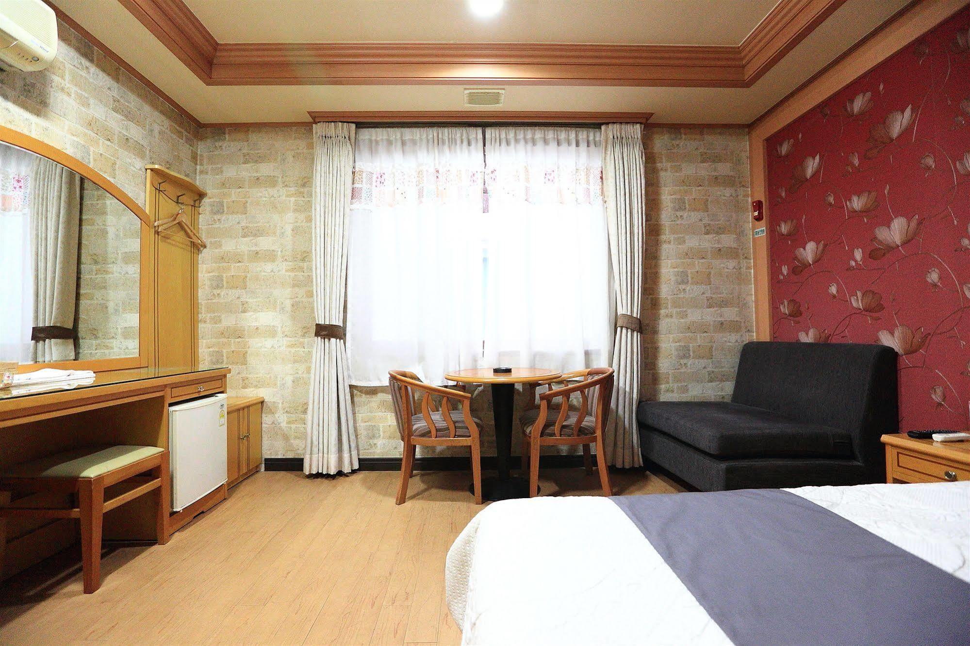 โรงแรมเชจู ออลเล เมืองเชจู ภายนอก รูปภาพ